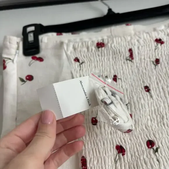 NWT Abercrombie & Fitch Strapless Cropped Tailored Vest Top Cherry Print M - Picture 7 of 9